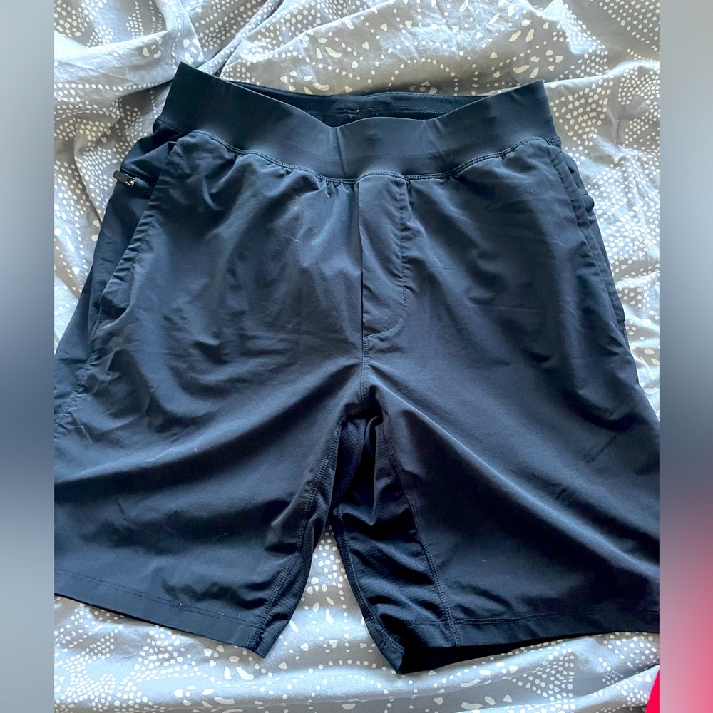 LIKE NEW men’s fabletic shorts